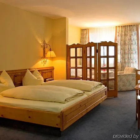 Goldenes Kreuz 4*