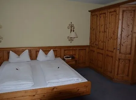 Goldenes Kreuz 4*