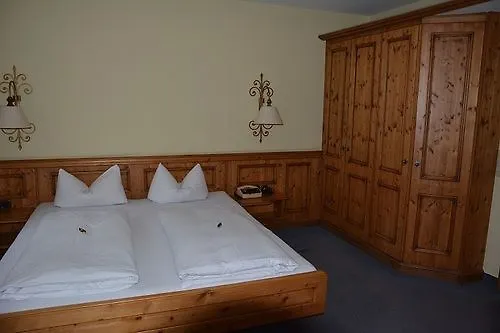 Goldenes Kreuz 4*